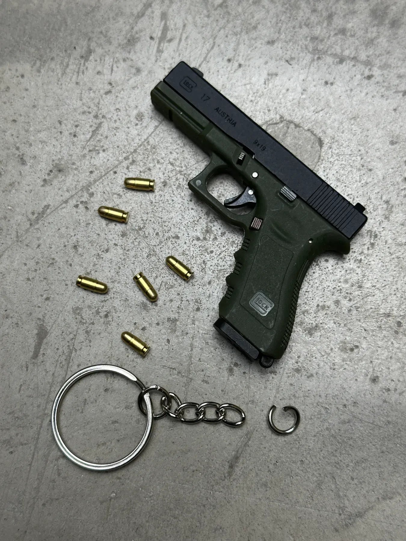 Glock 17 Ejection Detachable Keychain