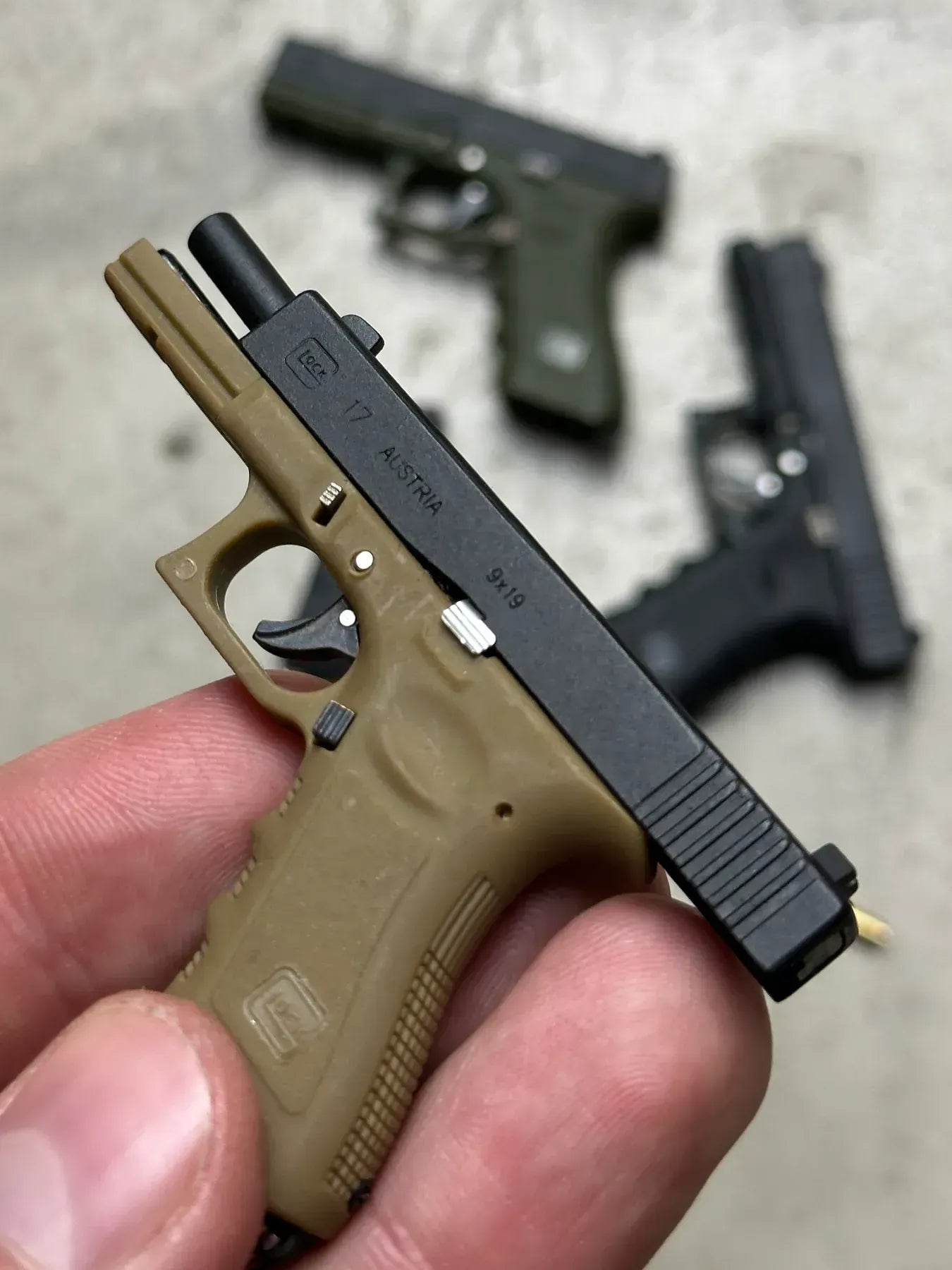 Glock 17 Ejection Detachable Keychain