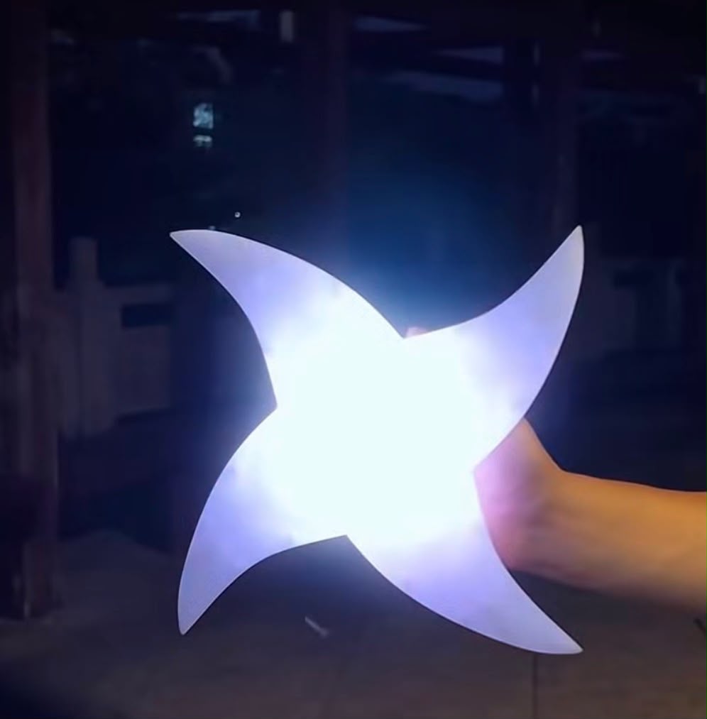 LED Light-Up Ninja Shuriken Spinner Toy – 7 Color Glowing Rotating Throwing Star for Kids & Cosplay